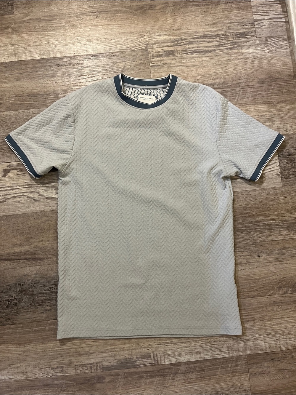Denim & Flower Light Gray Textured Short-Sleeve Tee with Navy Contrast